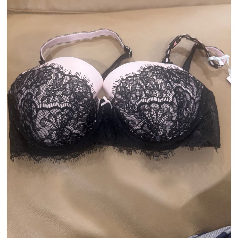 Victorias Secret Lightly Lined Lace Push-Up Bra 32DD Black & Pink Adjustable Str